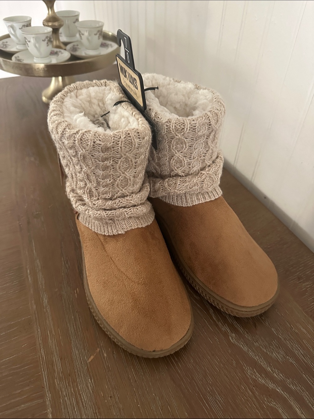 Muk Luks Tan Suede-Look Slipper Bootie with Cream Cable Knit Cuff NEW sz M 7/8 - Picture 4 of 11